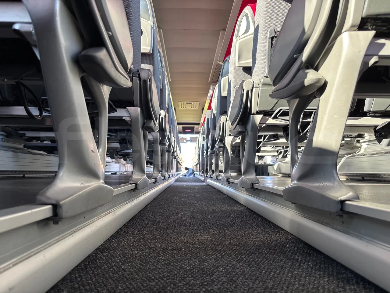 Setra S517 HD 41003 - EURO6 - 350kw - 14.165m - seat brackets photo