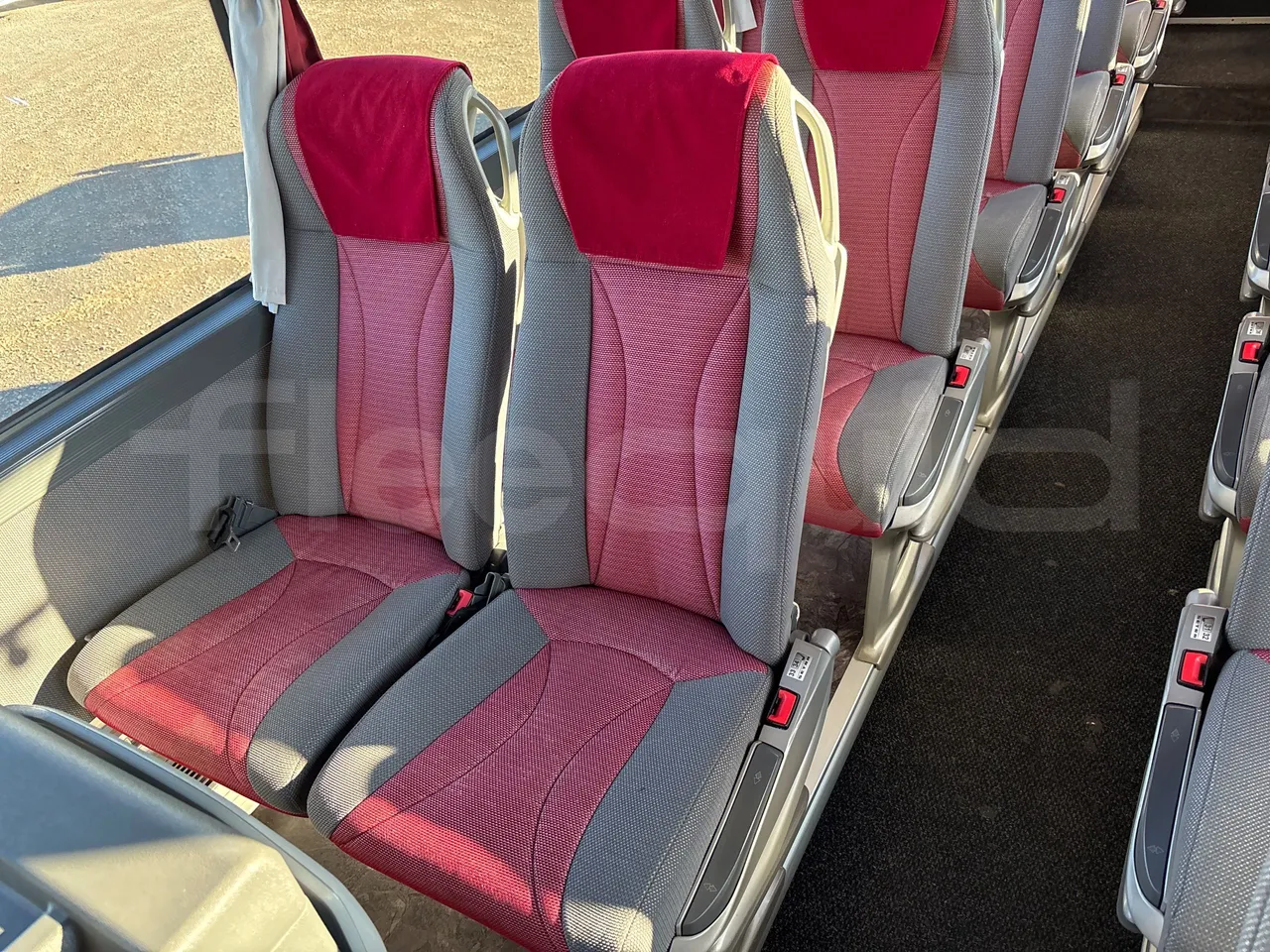 Setra S517 HD 41003 - EURO6 - 350kw - 14.165m - single seat detail