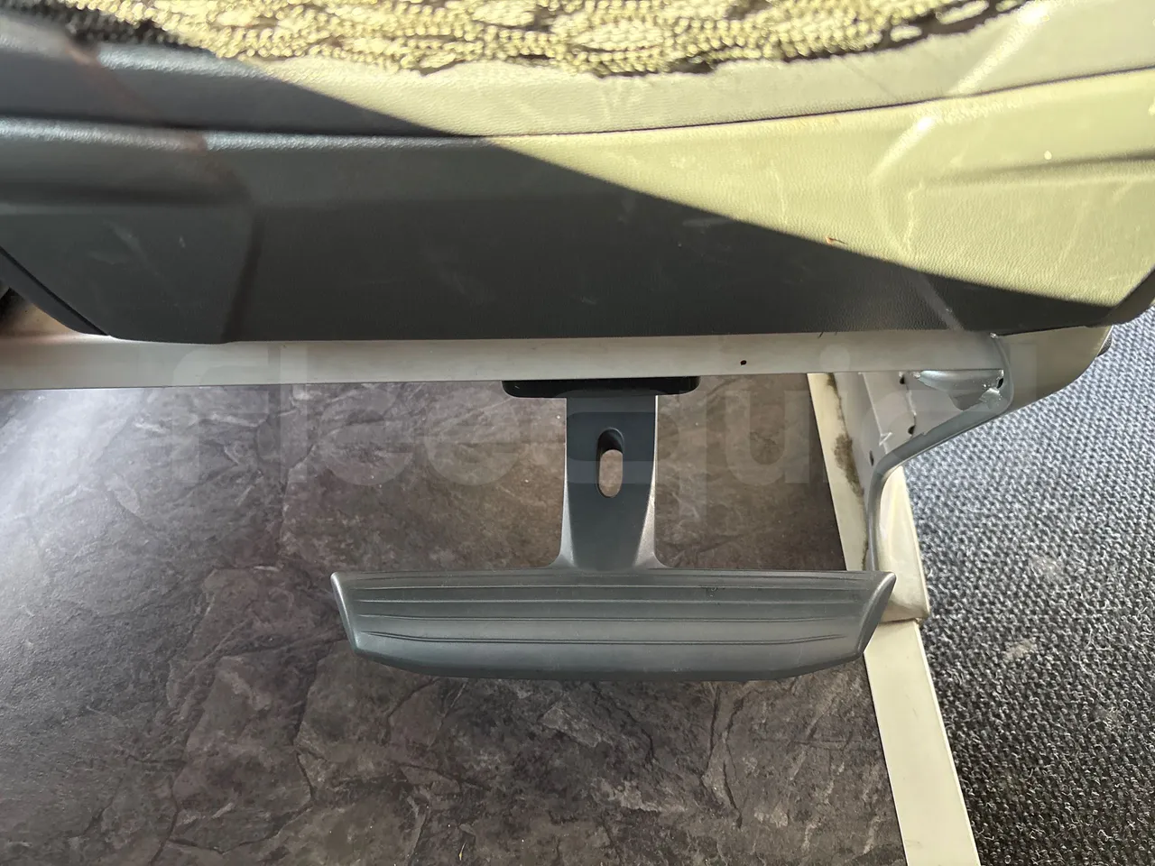 Setra S517 HD 41003 - EURO6 - 350kw - 14.165m - footrest detail photo