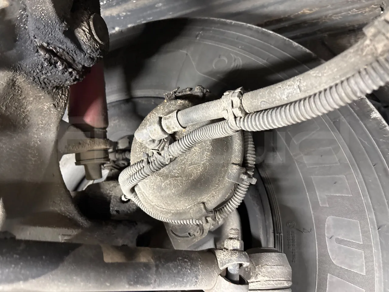 Setra S517 HD 41003 - EURO6 - 350kw - 14.165m - front brake calipers left