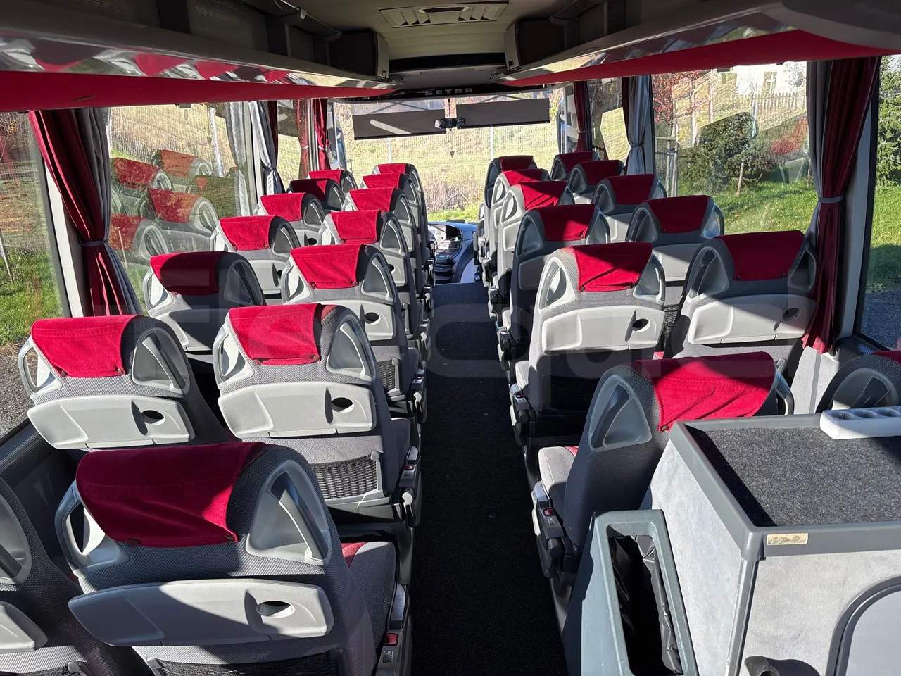 Setra S517 HD 41003 - EURO6 - 350kw - 14.165m - forward view middle aisle