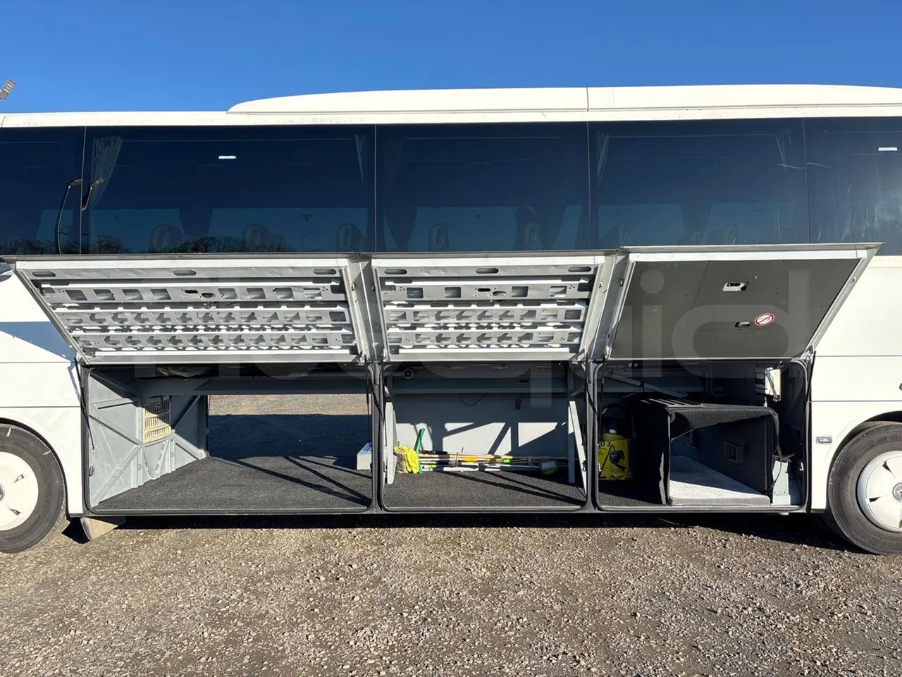 Setra S517 HD 41003 - EURO6 - 350kw - 14.165m - luggage rack photo