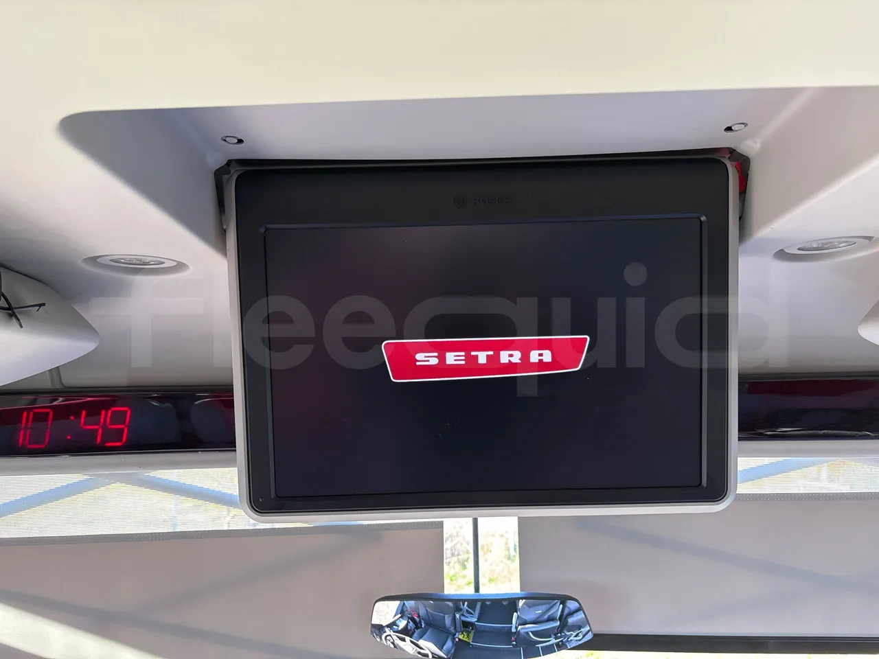 Setra S517 HD 41003 - EURO6 - 350kw - 14.165m - monitor detail photo