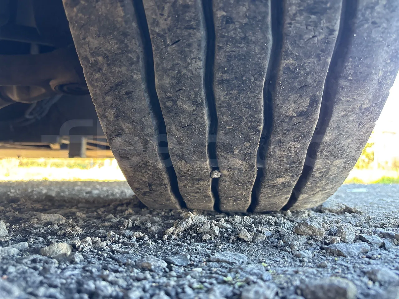 Setra S517 HD 41003 - EURO6 - 350kw - 14.165m - tread condition front tires right