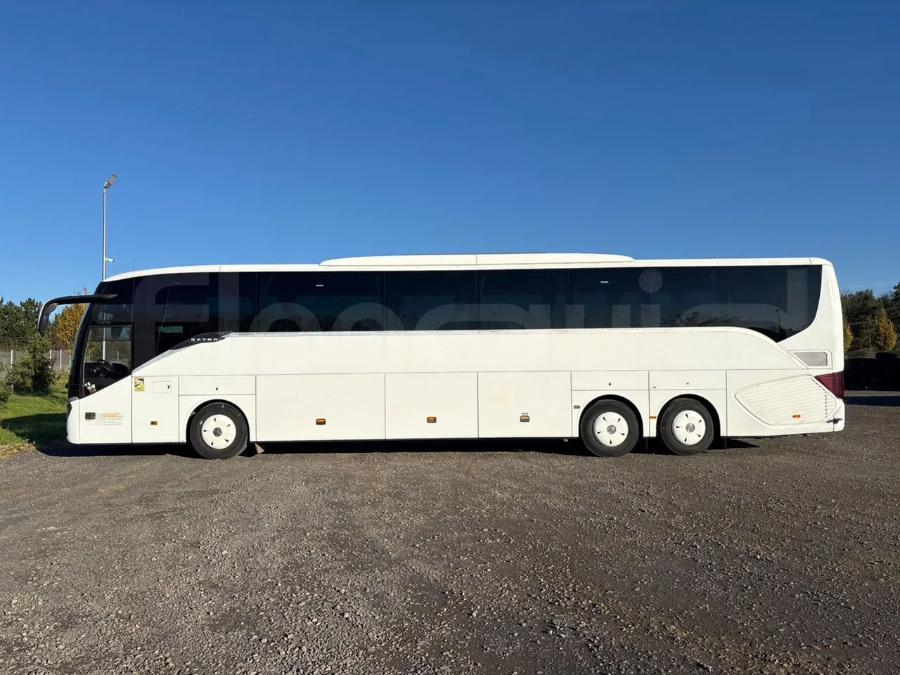 Setra S517 HD 41003 - EURO6 - 350kw - 14.165m - left side photo
