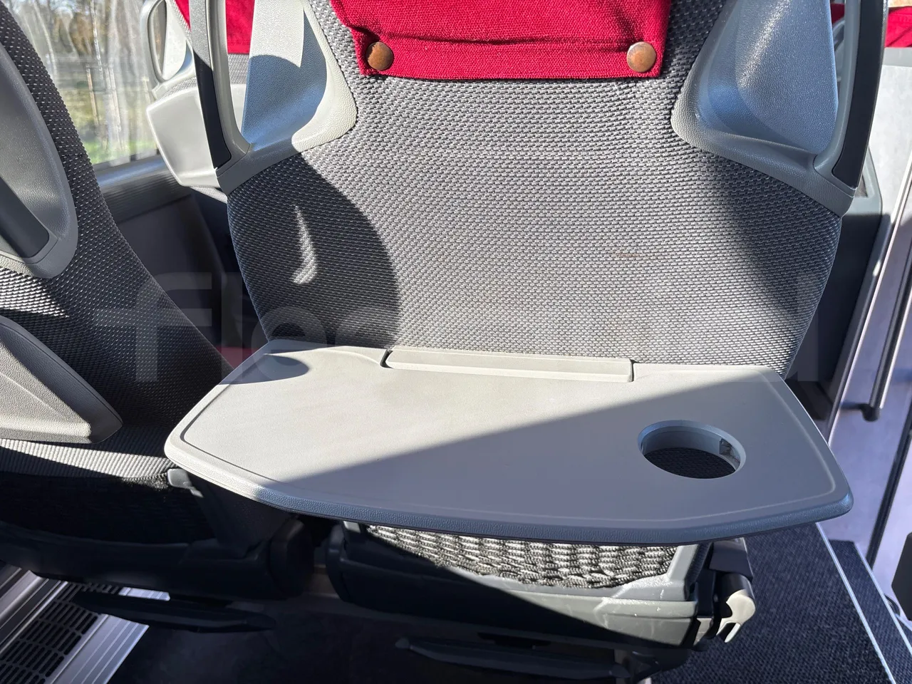 Setra S517 HD 41003 - EURO6 - 350kw - 14.165m - table detail photo