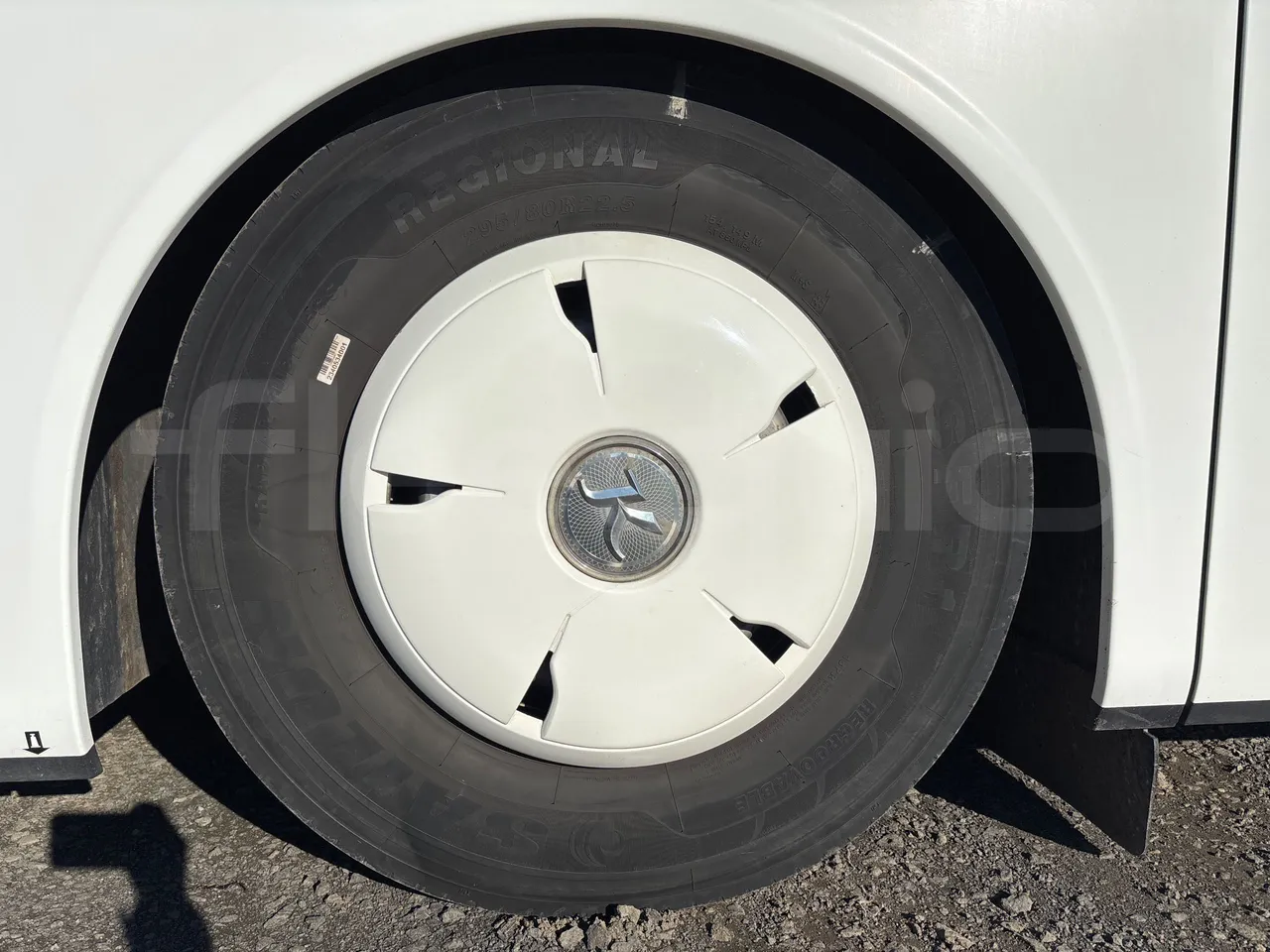 Setra S517 HD 41003 - EURO6 - 350kw - 14.165m - front left tire measurements