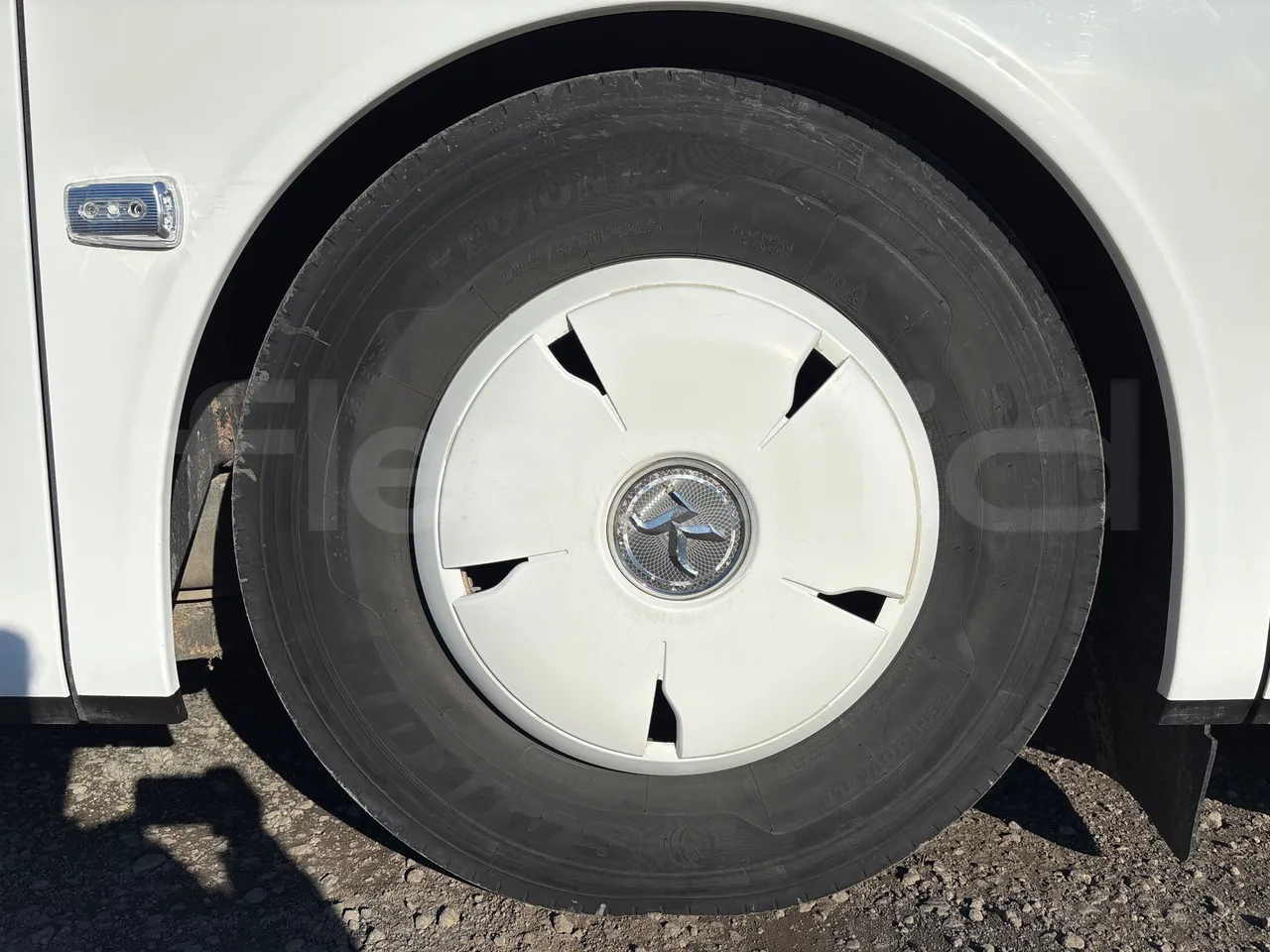 Setra S517 HD 41003 - EURO6 - 350kw - 14.165m - rear left tire photo