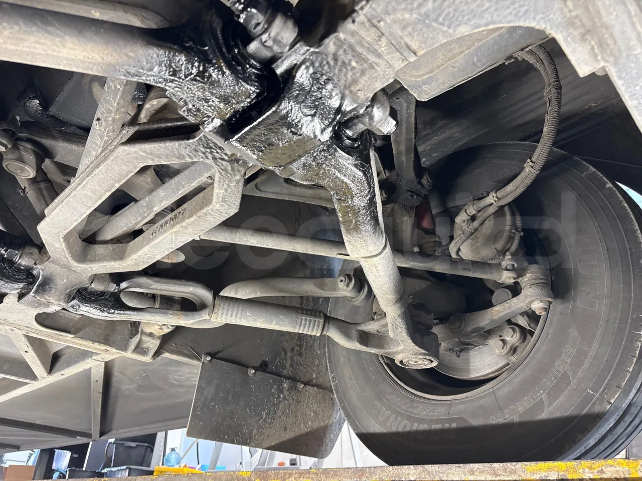 Setra S517 HD 41003 - EURO6 - 350kw - 14.165m - front axle right side