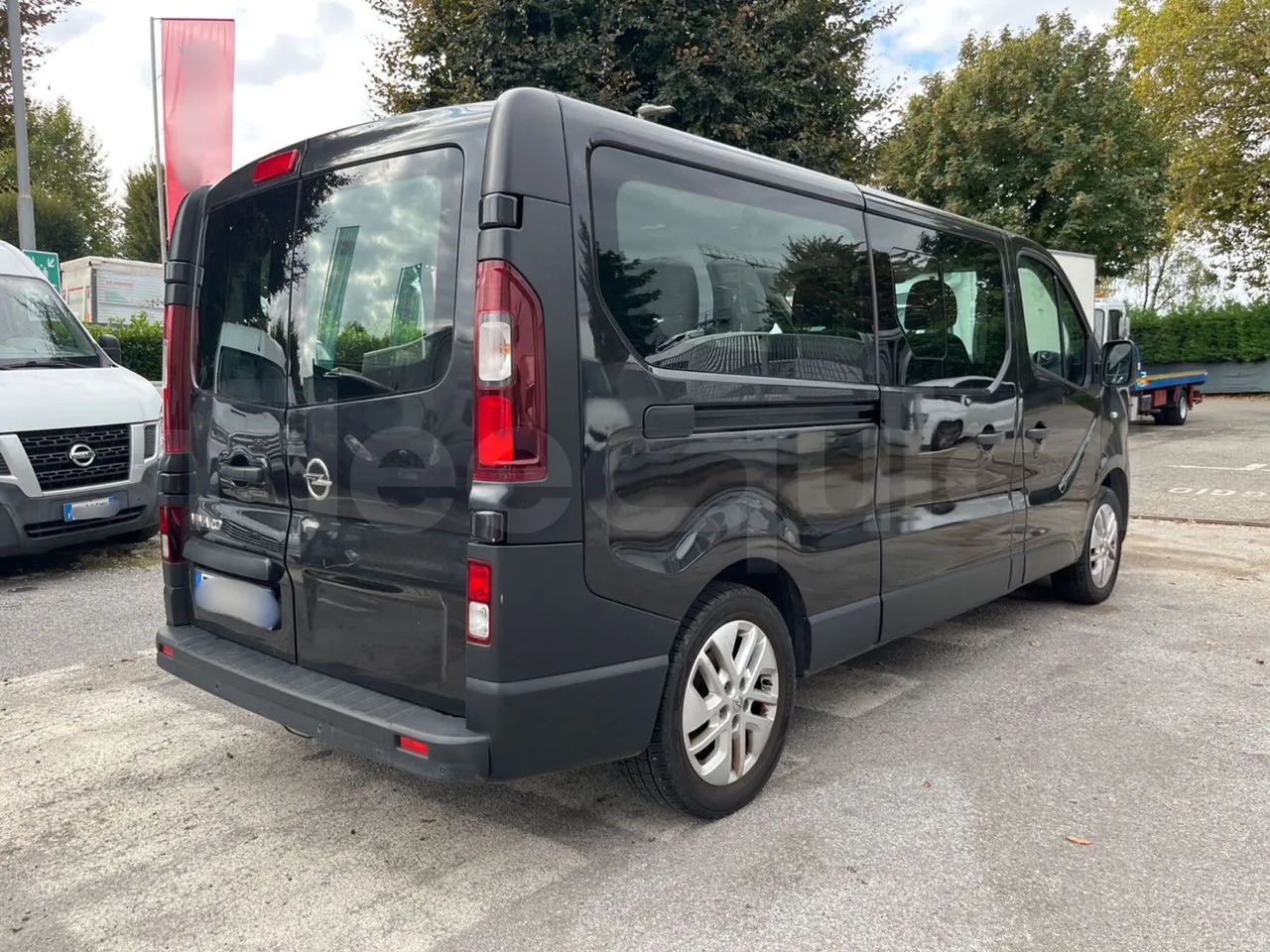 Opel Vivaro - B X83 - EUR6 - 92kW - 5.399m - 3/4 right rear doors closed