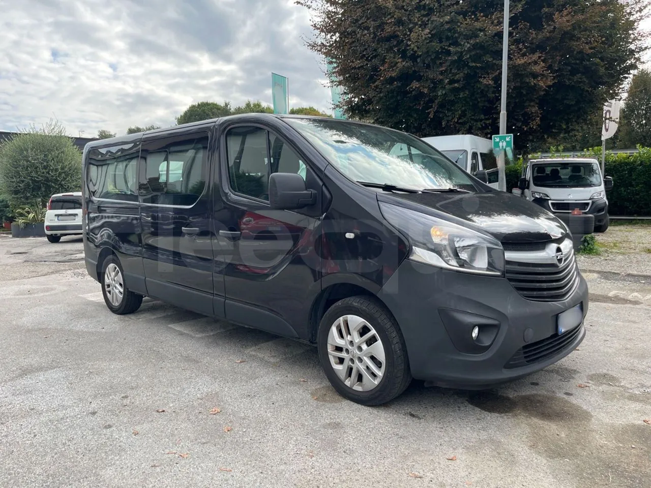 Opel Vivaro - B X83 - EUR6 - 92kW - 5.399m - Base cover photo