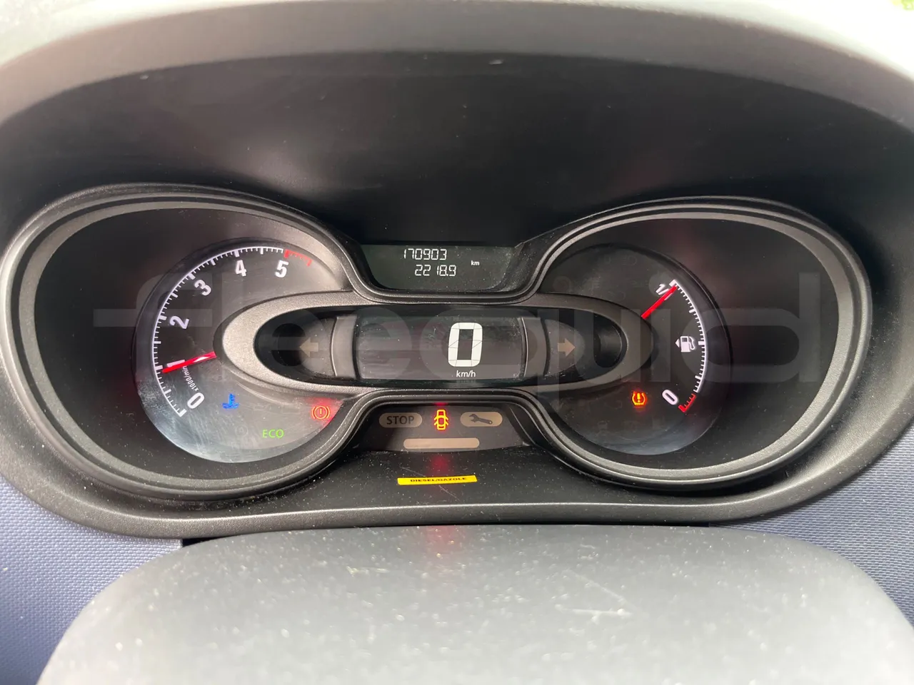 Opel Vivaro - B X83 - EUR6 - 92kW - 5.399m - dashboard lights on