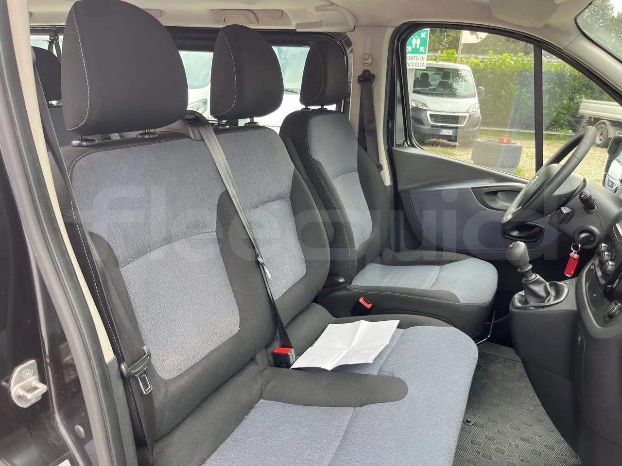 Opel Vivaro - B X83 - EUR6 - 92kW - 5.399m - driver's seat photo