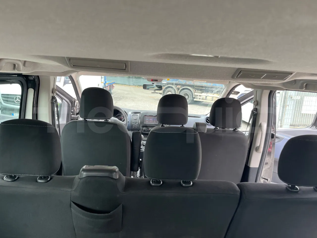 Opel Vivaro - B X83 - EUR6 - 92kW - 5.399m - forward view middle aisle