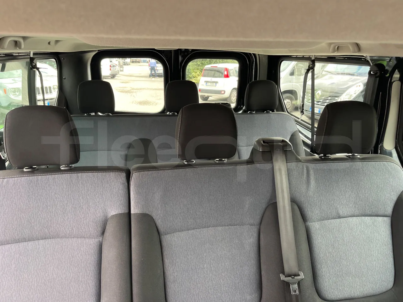Opel Vivaro - B X83 - EUR6 - 92kW - 5.399m - reverse view middle aisle