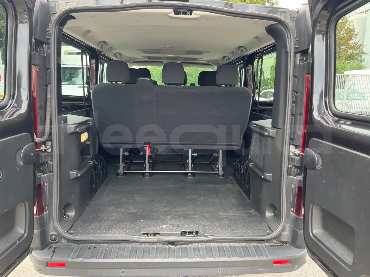 Opel Vivaro - B X83 - EUR6 - 92kW - 5.399m - luggage rack photo