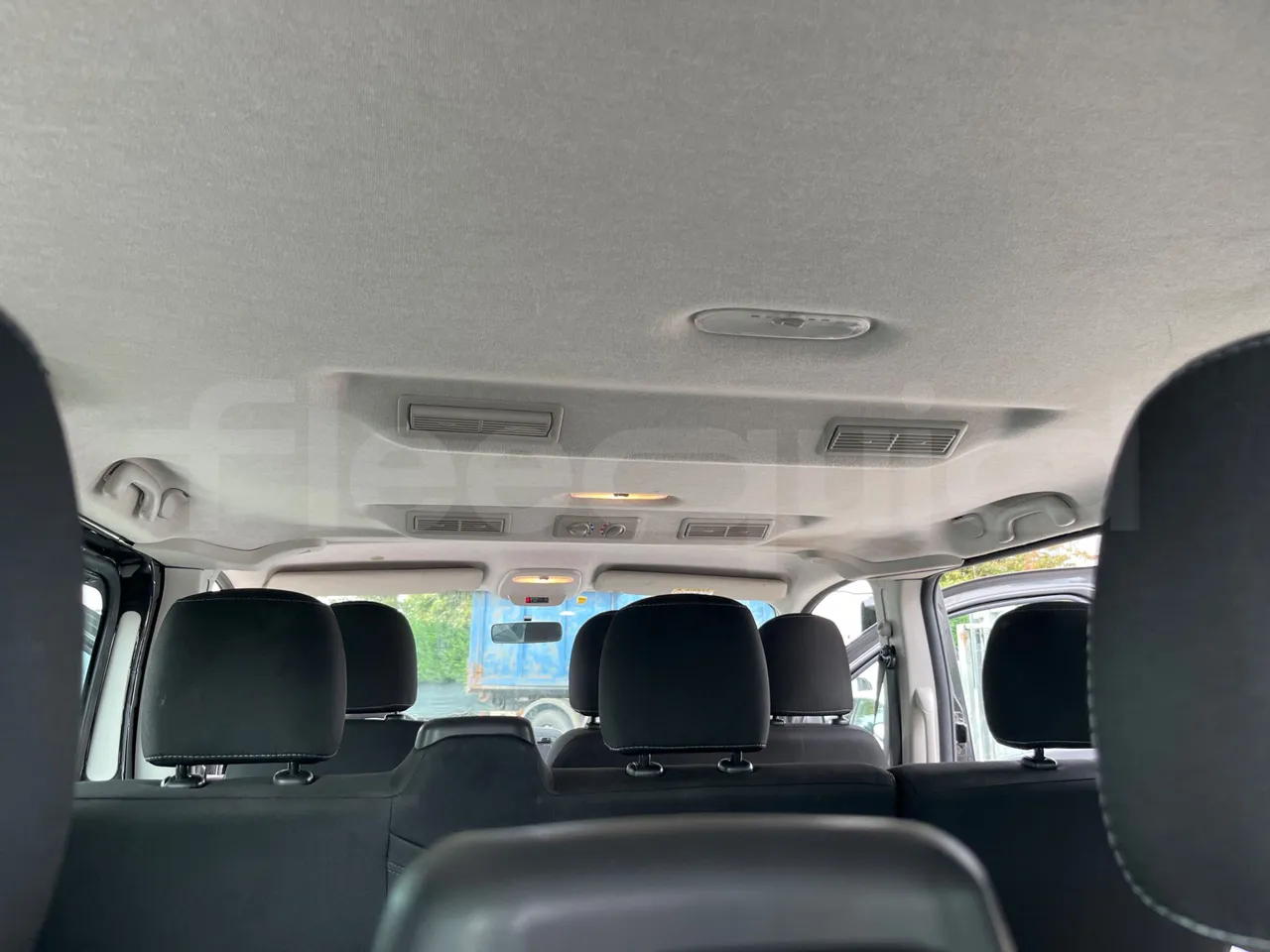 Opel Vivaro - B X83 - EUR6 - 92kW - 5.399m - overhead compartments photo
