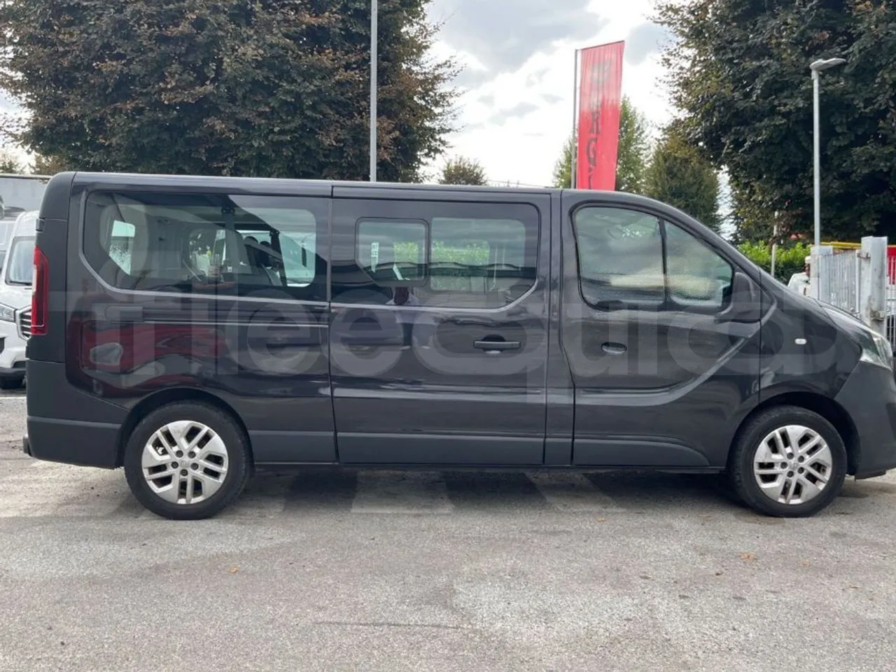 Opel Vivaro - B X83 - EUR6 - 92kW - 5.399m - right side doors closed