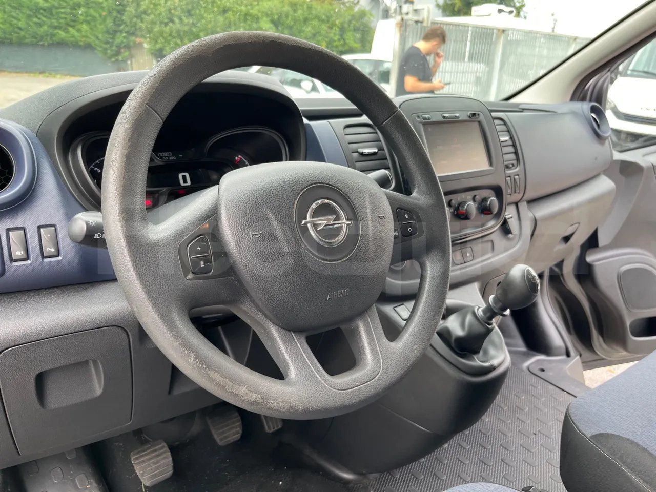 Opel Vivaro - B X83 - EUR6 - 92kW - 5.399m - steering wheel photo