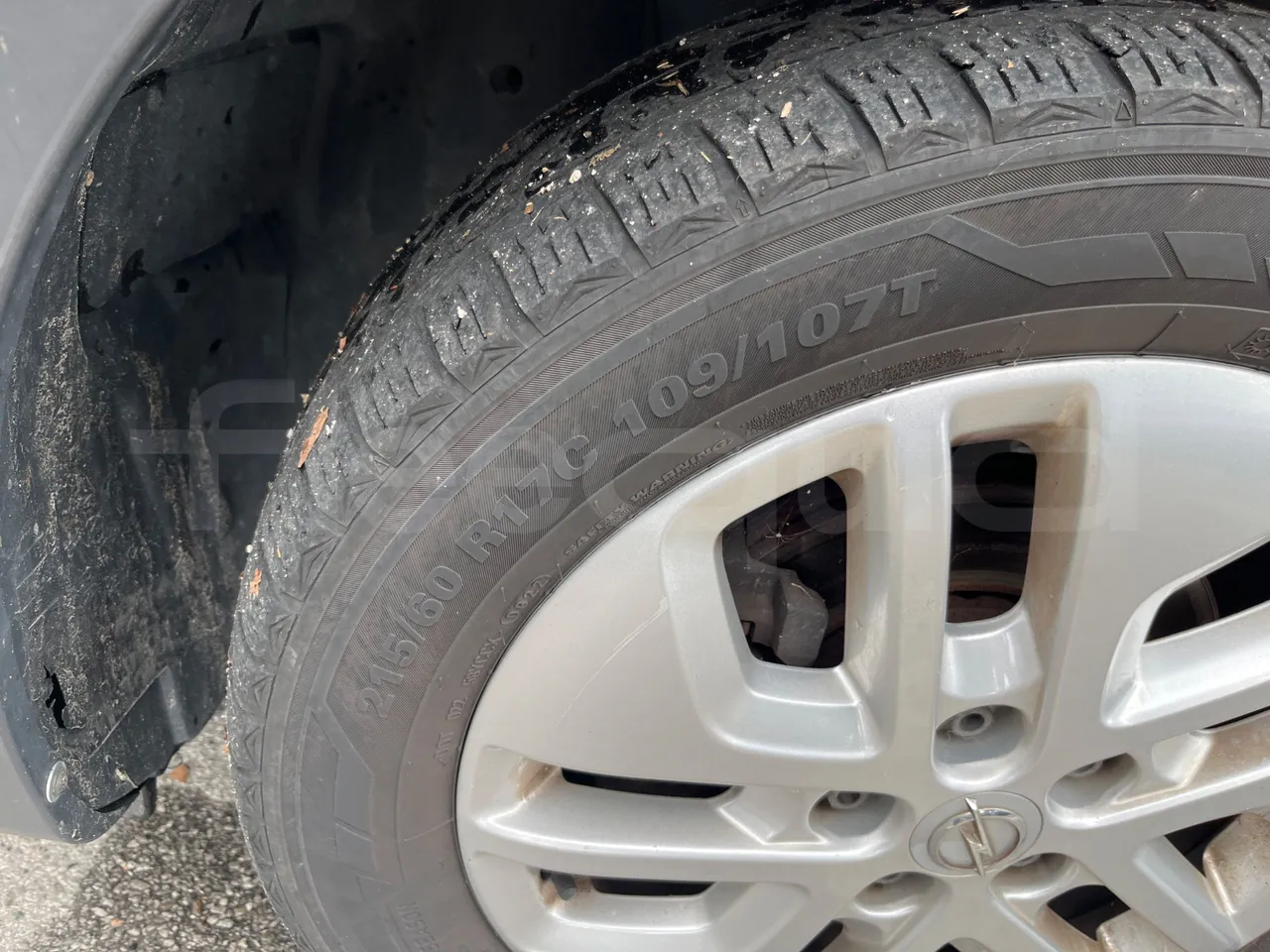 Opel Vivaro - B X83 - EUR6 - 92kW - 5.399m - front left tire measurements