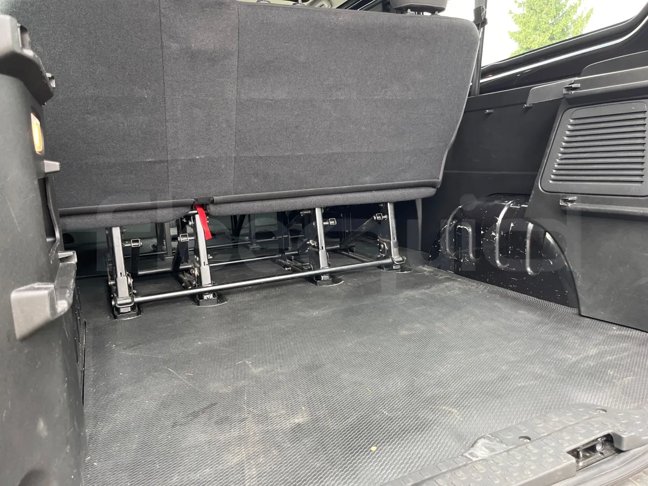 Opel Vivaro - B X83 - EUR6 - 92kW - 5.399m - under carpet photo