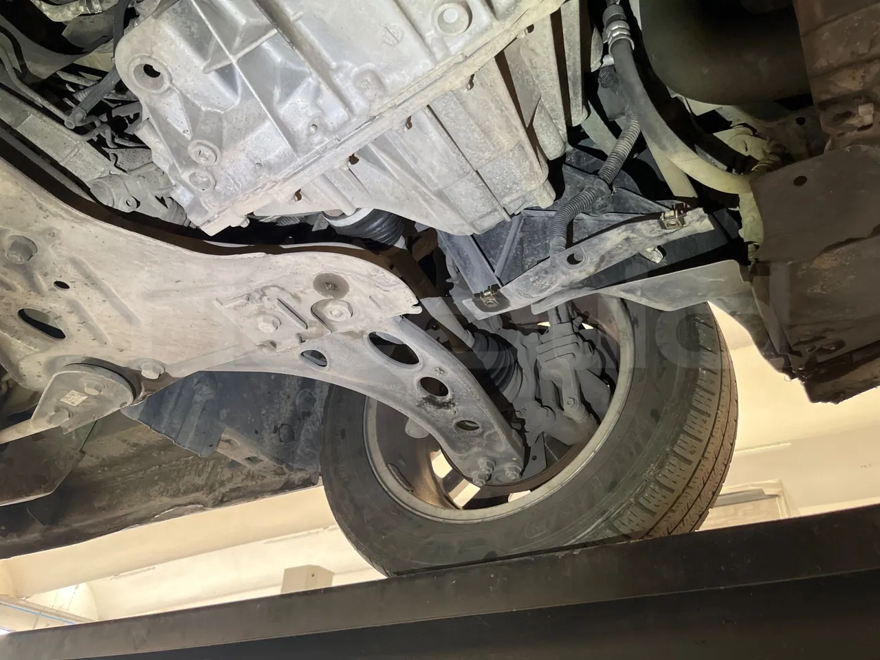 Opel Vivaro - B X83 - EUR6 - 92kW - 5.399m - front axle left side