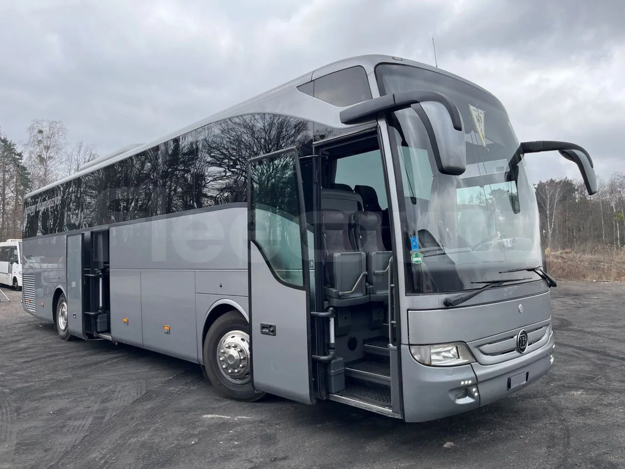 Mercedes-Benz Tourismo RHD - Euro5 - 300kW -  12.140mt - 3/4 right front doors open