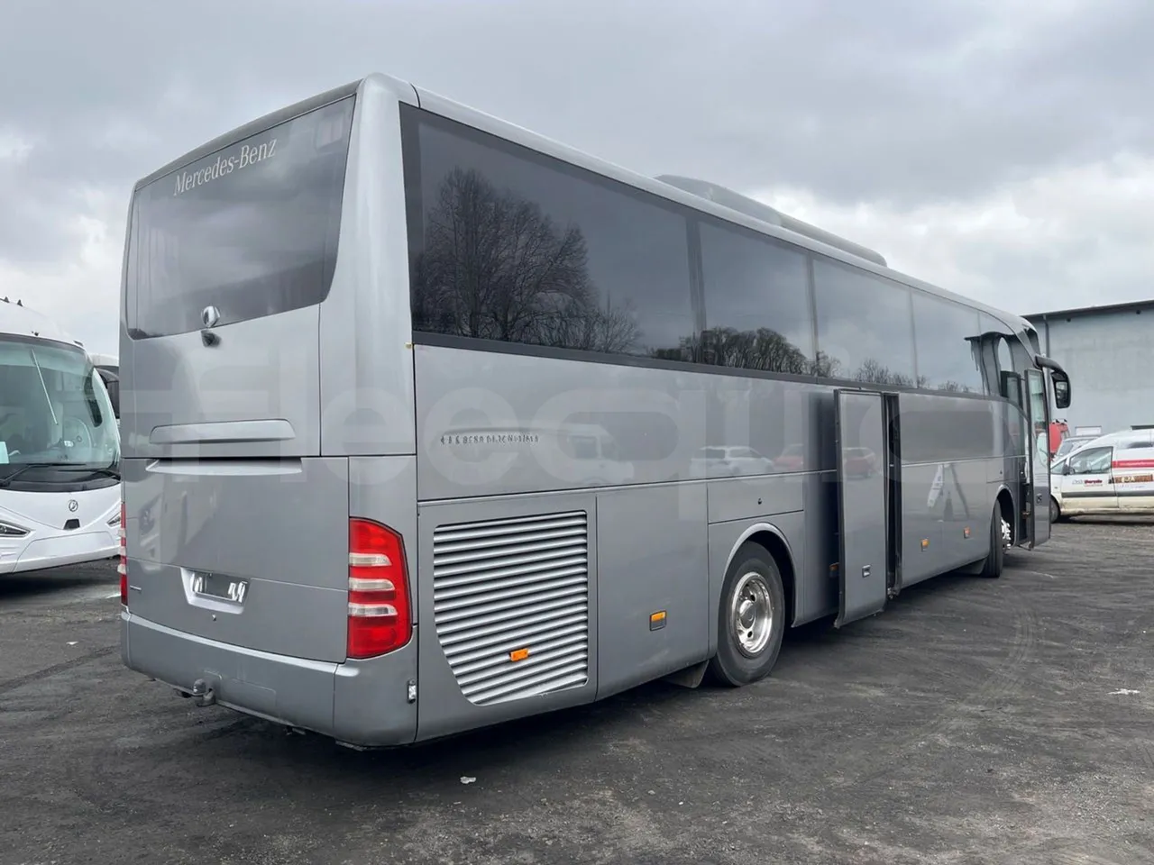 Mercedes-Benz Tourismo RHD - Euro5 - 300kW -  12.140mt - 3/4 right rear doors open