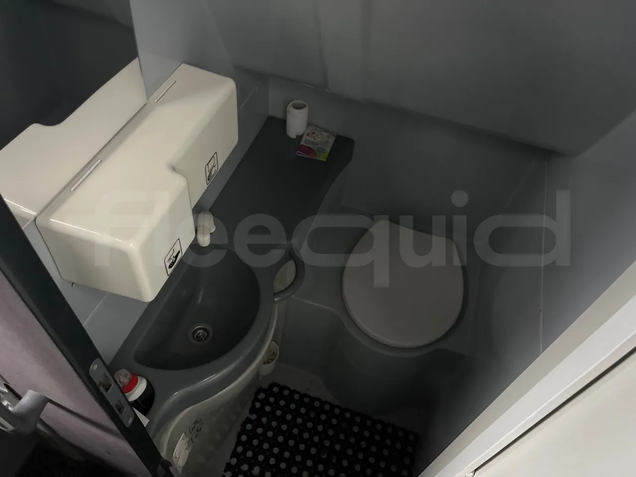 Mercedes-Benz Tourismo RHD - Euro5 - 300kW -  12.140mt - toilette accessories photo