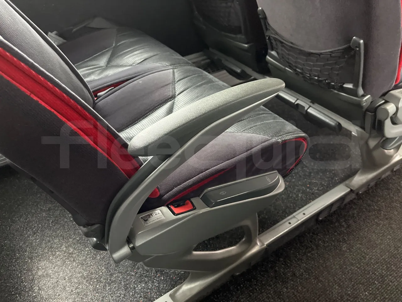 Mercedes-Benz Tourismo RHD - Euro5 - 300kW -  12.140mt - armrest detail photo