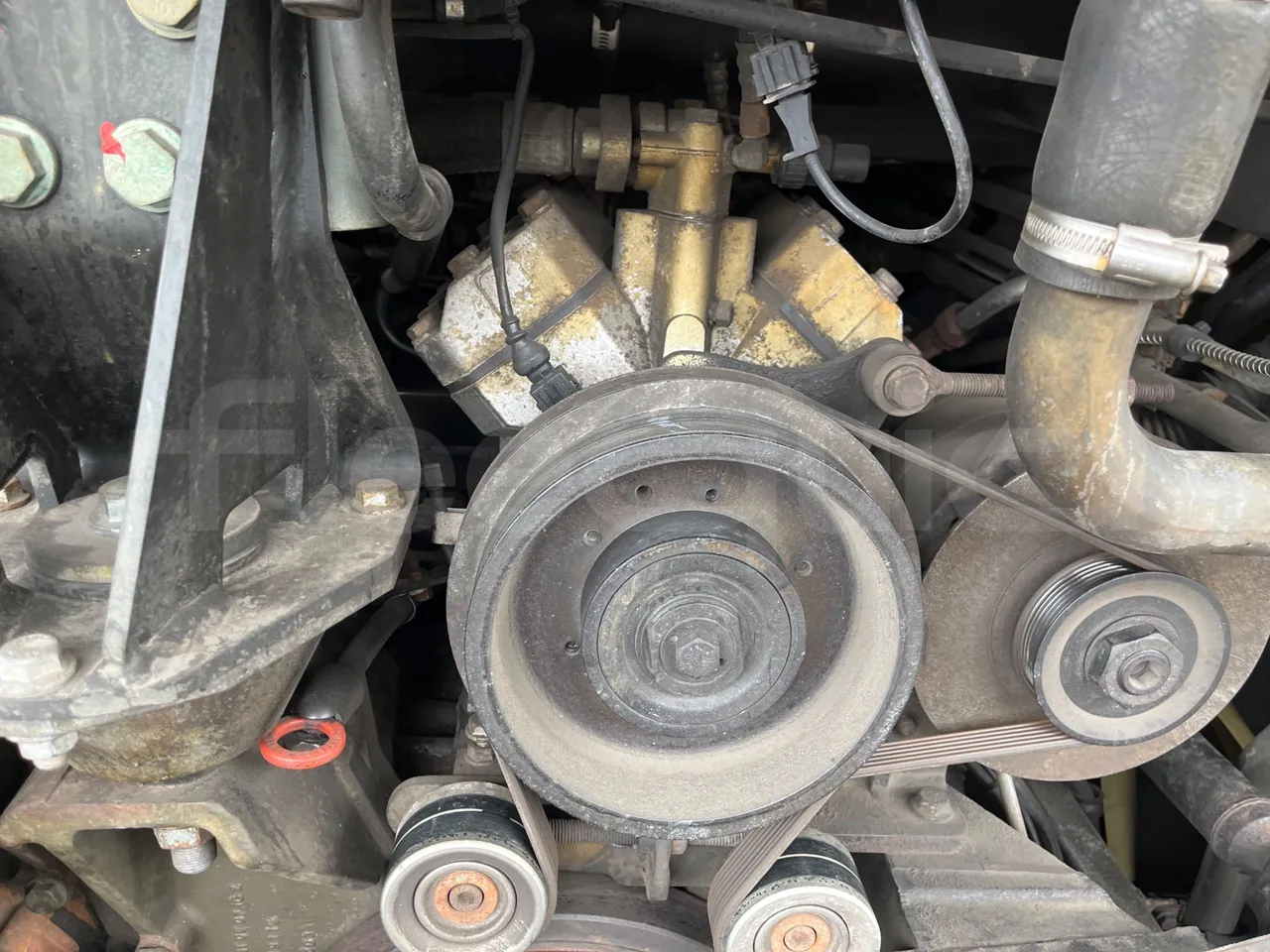 Mercedes-Benz Tourismo RHD - Euro5 - 300kW -  12.140mt - air conditioning compressor