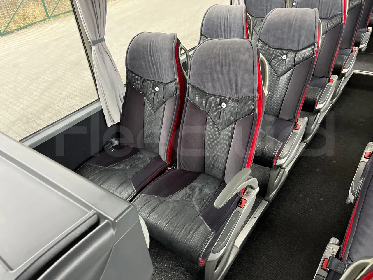 Mercedes-Benz Tourismo RHD - Euro5 - 300kW -  12.140mt - single seat detail
