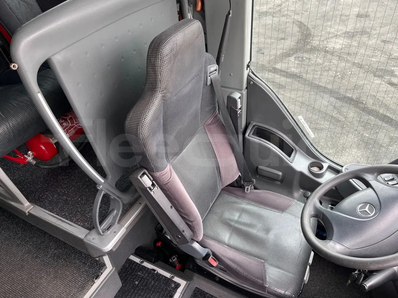 Mercedes-Benz Tourismo RHD - Euro5 - 300kW -  12.140mt - driver's seat photo