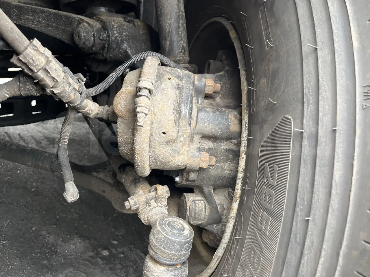 Mercedes-Benz Tourismo RHD - Euro5 - 300kW -  12.140mt - front brake calipers left