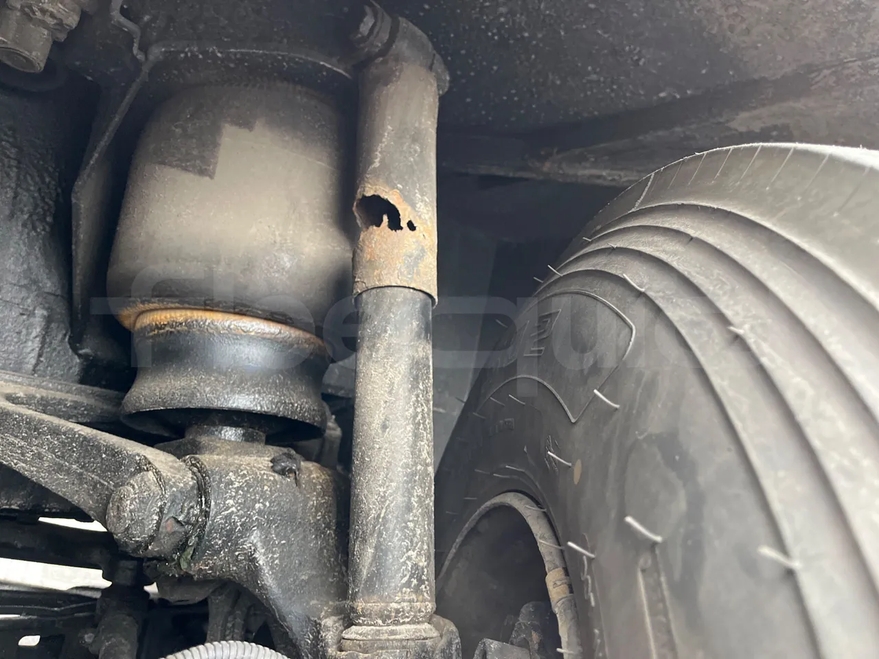 Mercedes-Benz Tourismo RHD - Euro5 - 300kW -  12.140mt - front shock absorbers left