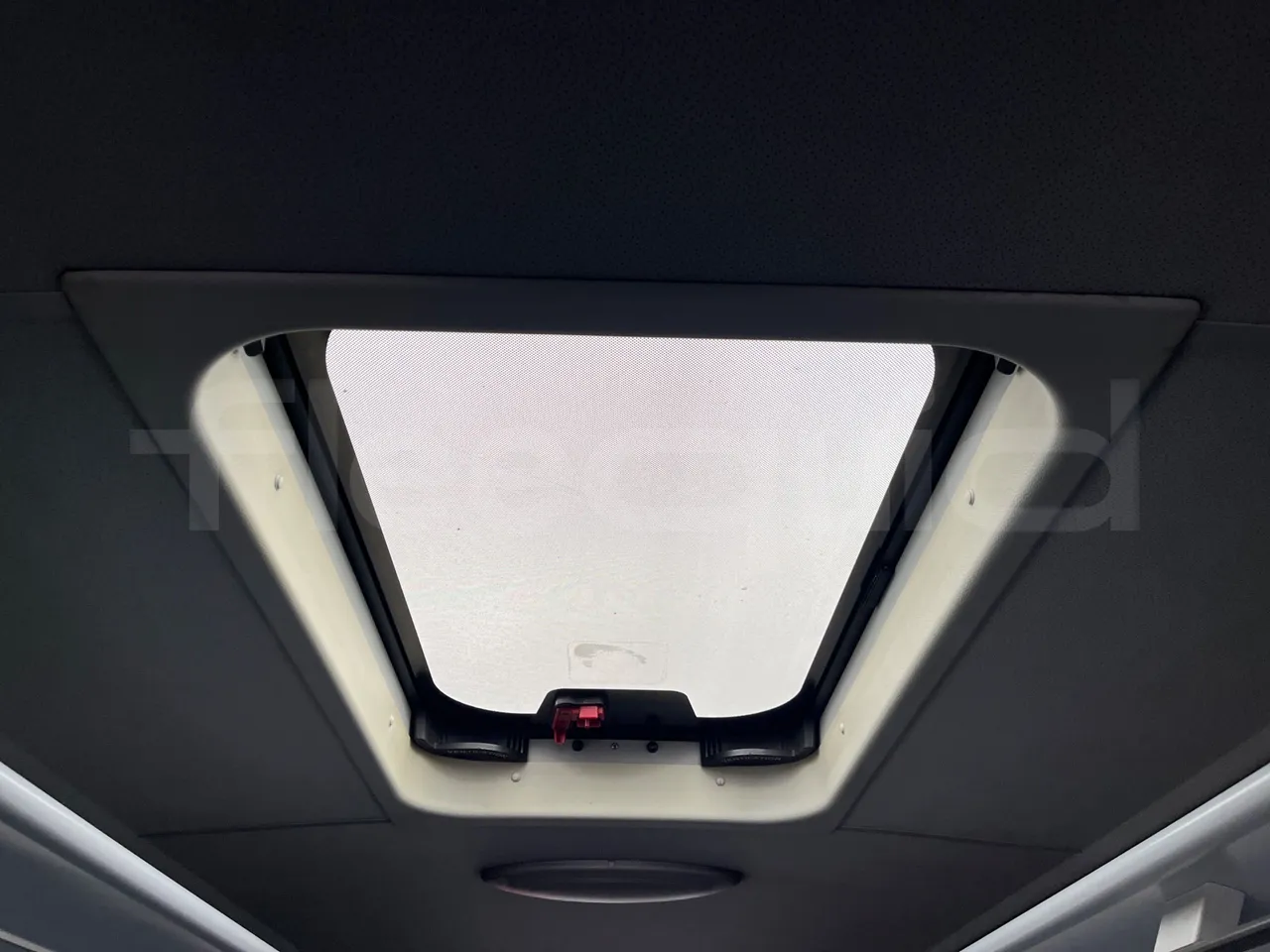 Mercedes-Benz Tourismo RHD - Euro5 - 300kW -  12.140mt - roof hatch 2