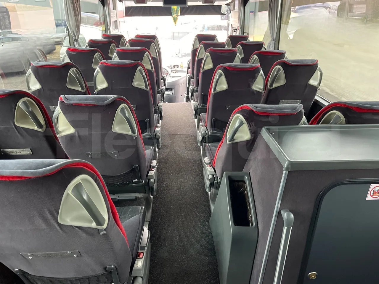 Mercedes-Benz Tourismo RHD - Euro5 - 300kW -  12.140mt - forward view middle aisle