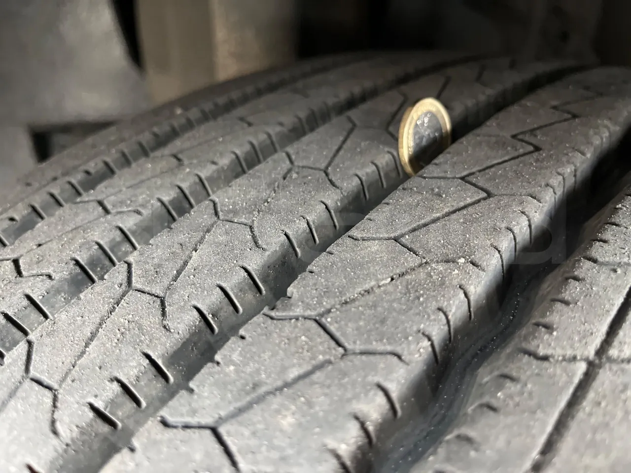 Mercedes-Benz Tourismo RHD - Euro5 - 300kW -  12.140mt - tread condition front tires right