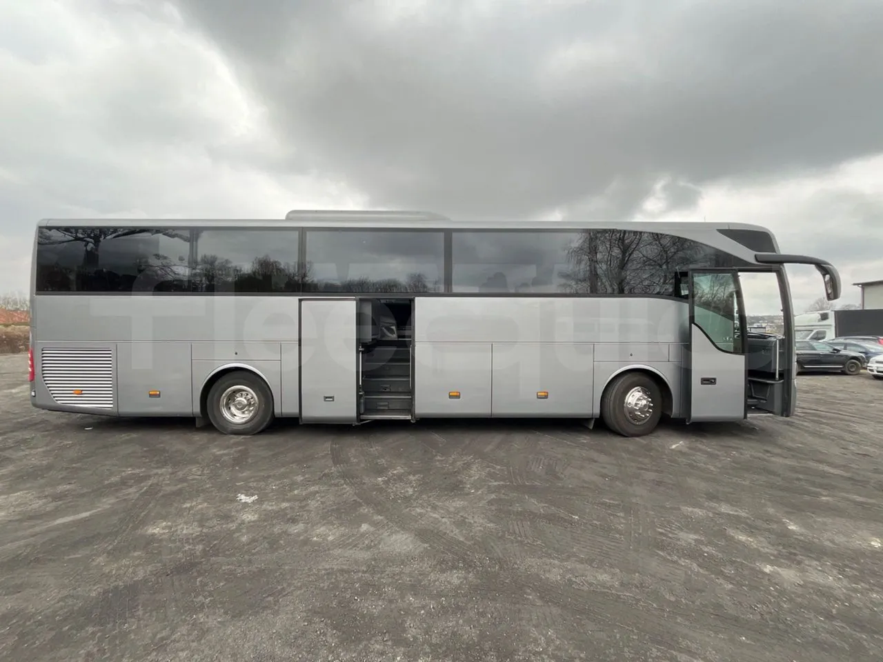 Mercedes-Benz Tourismo RHD - Euro5 - 300kW -  12.140mt - right side doors open