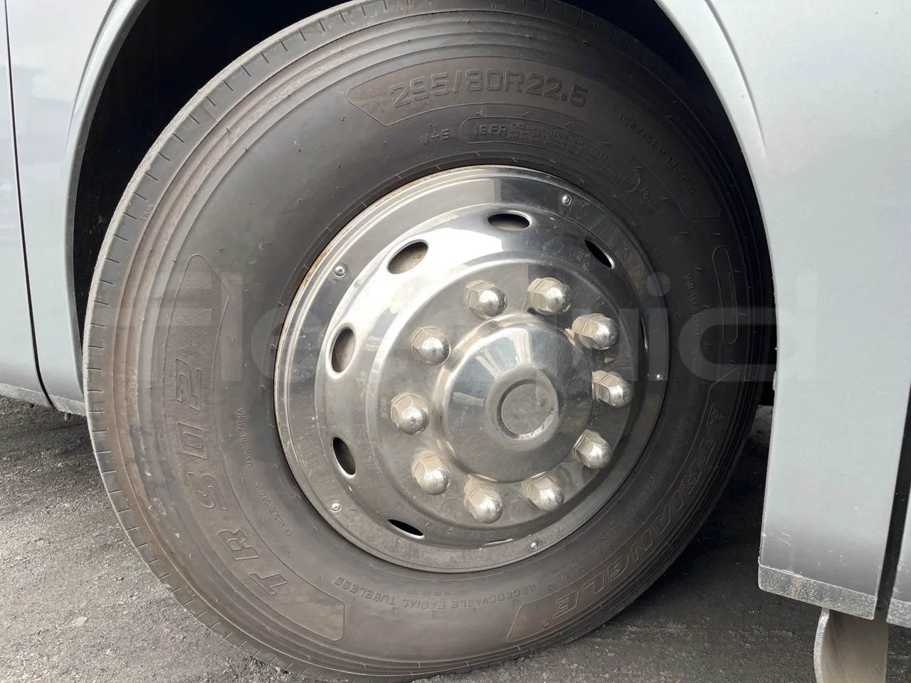 Mercedes-Benz Tourismo RHD - Euro5 - 300kW -  12.140mt - front left tire measurements