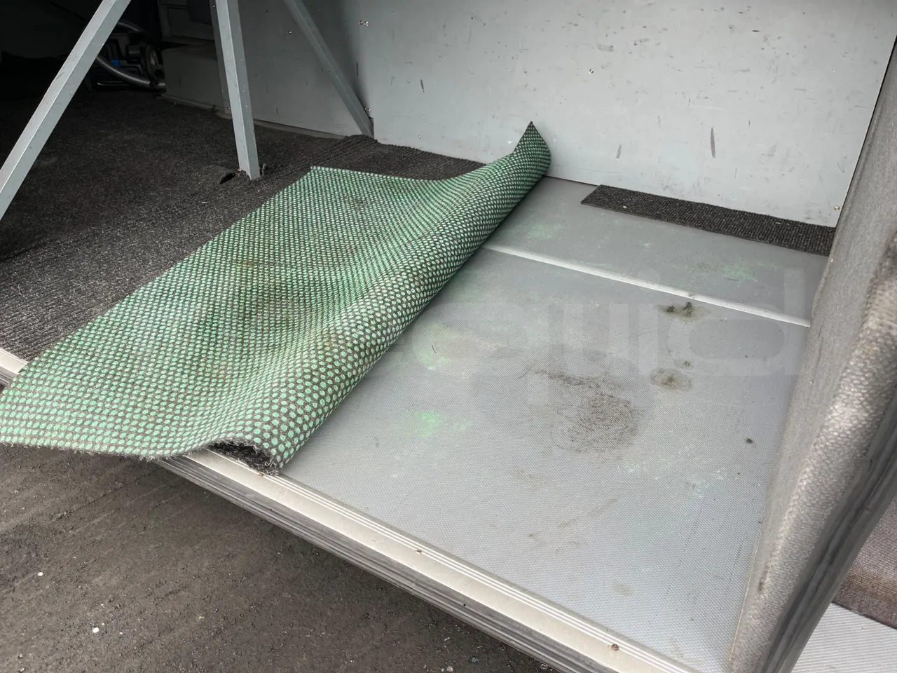 Mercedes-Benz Tourismo RHD - Euro5 - 300kW -  12.140mt - under carpet photo