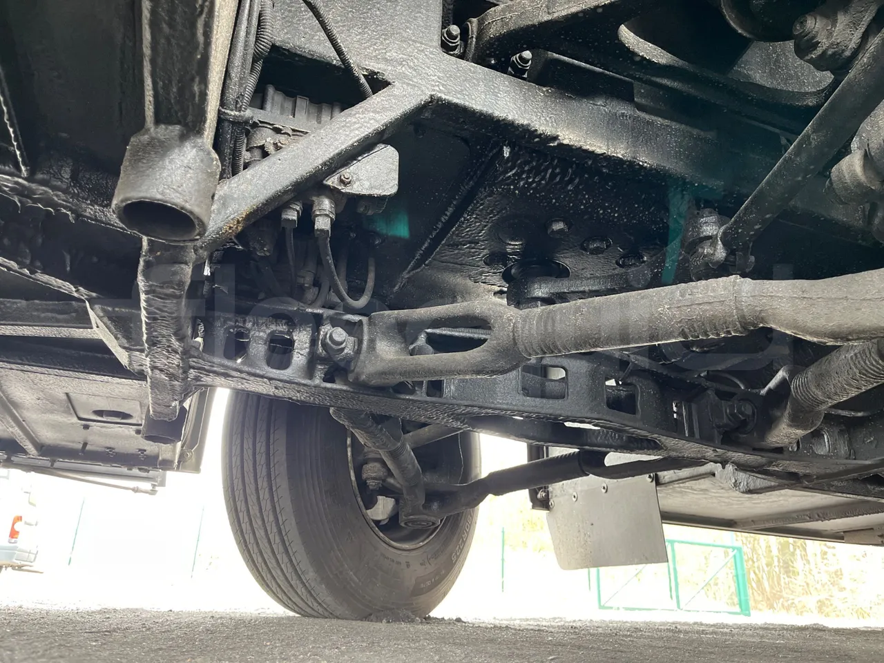 Mercedes-Benz Tourismo RHD - Euro5 - 300kW -  12.140mt - front axle left side