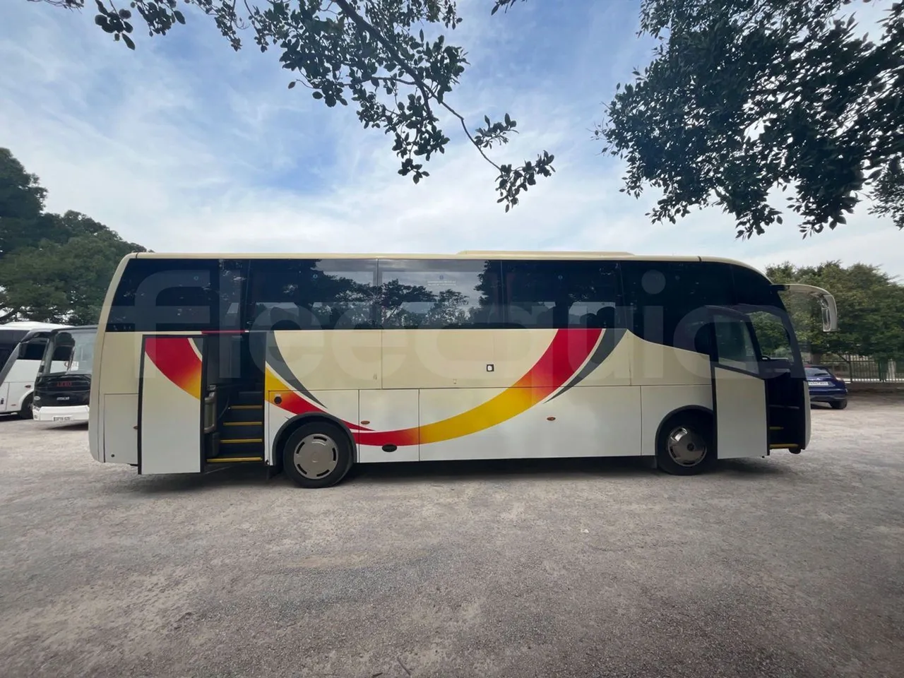 Irisbus Andecar VII 5 395EF4A - Euro4 -  220kW -10.200mt - 3/4 right rear doors closed