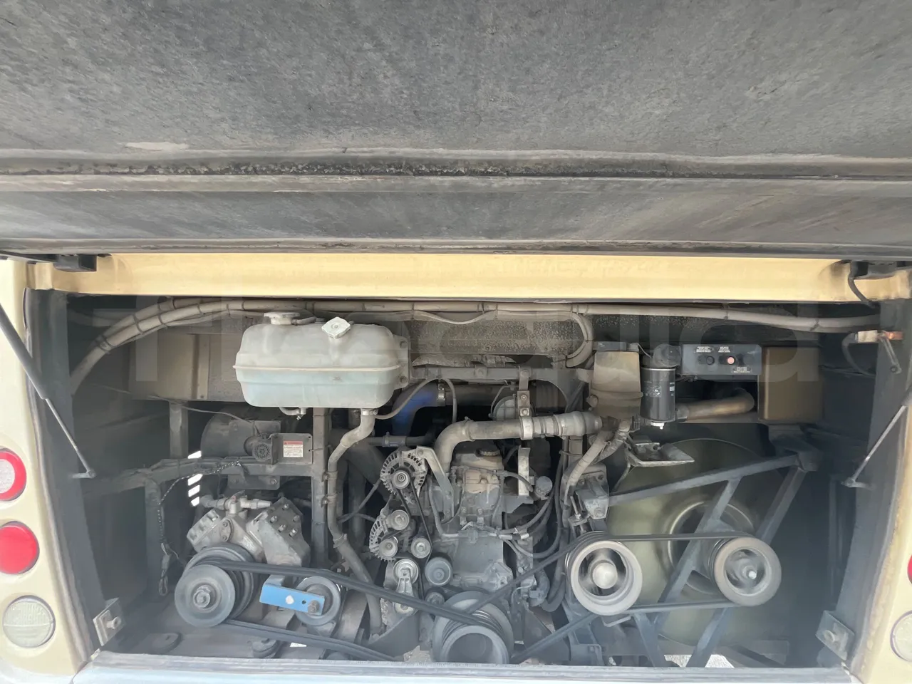 Irisbus Andecar VII 5 395EF4A - Euro4 -  220kW -10.200mt - rear hatch open