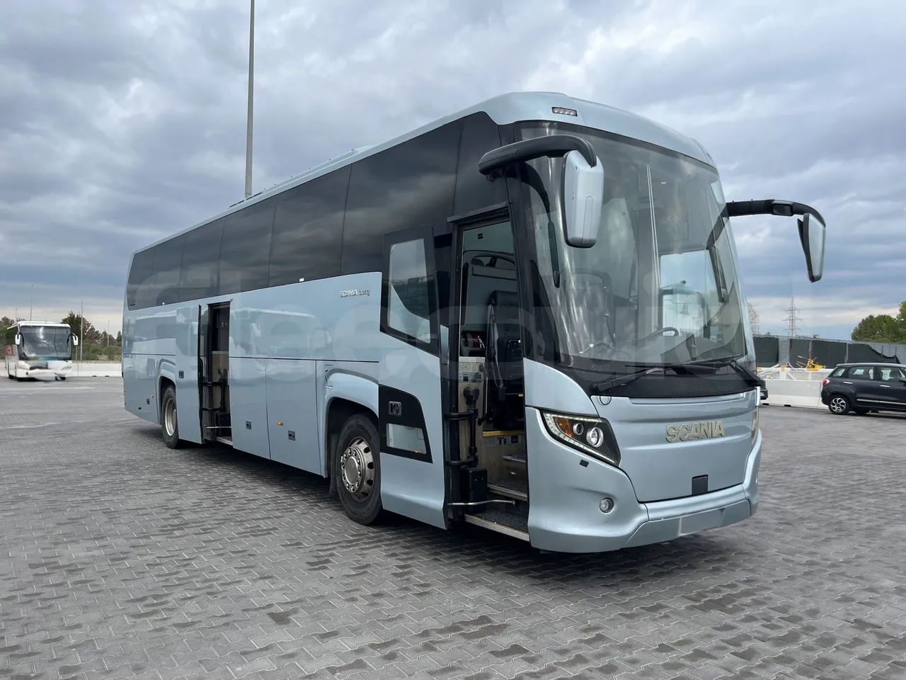 Scania Touring HD - 3/4 Front Right Side Doors Open