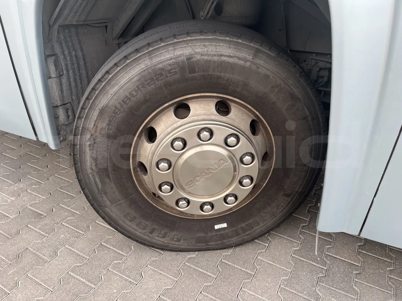 Scania Touring HD - First Axle Left Side: Complete Tyre