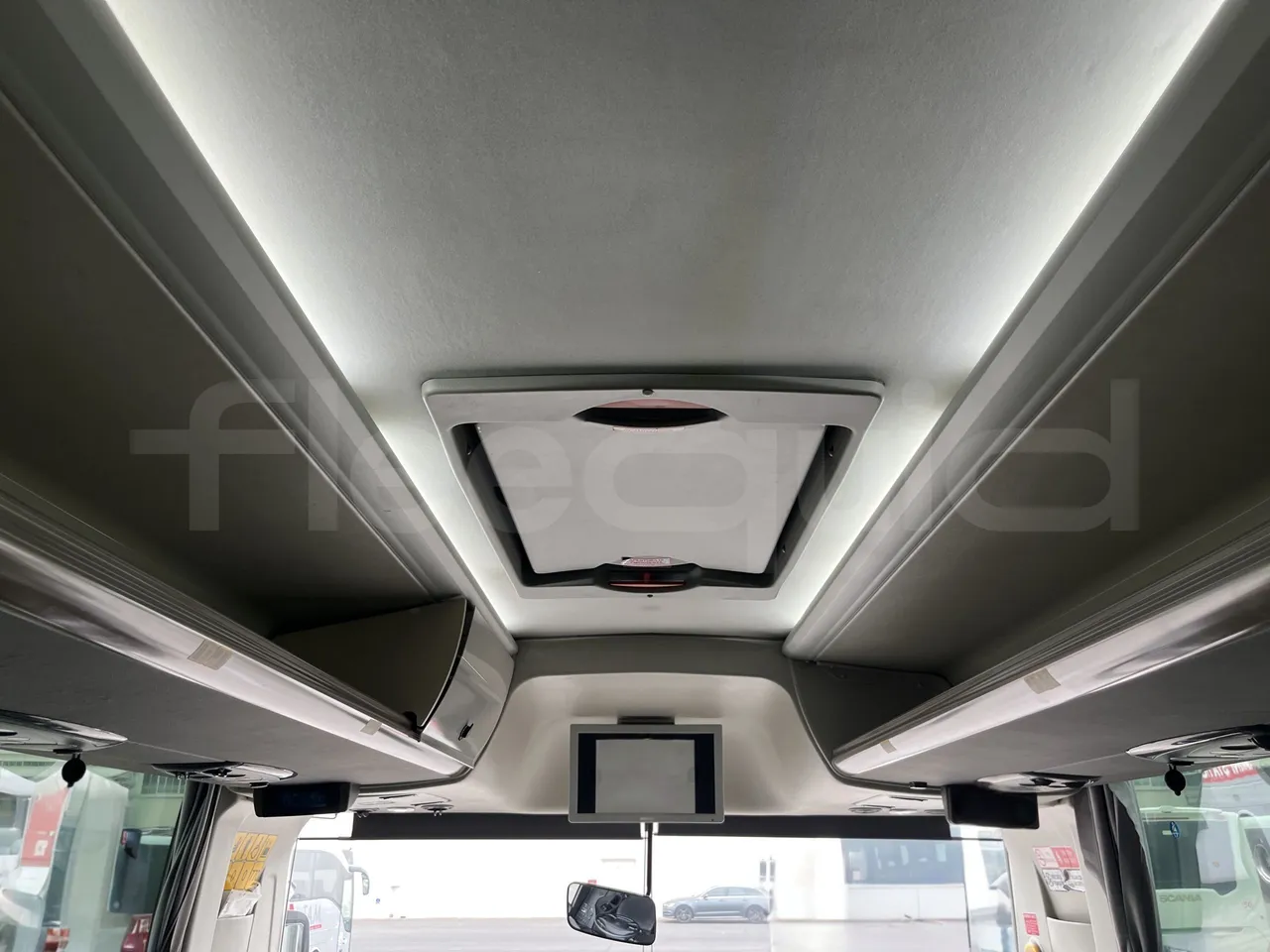 Scania Touring HD - Roof Hatch 2