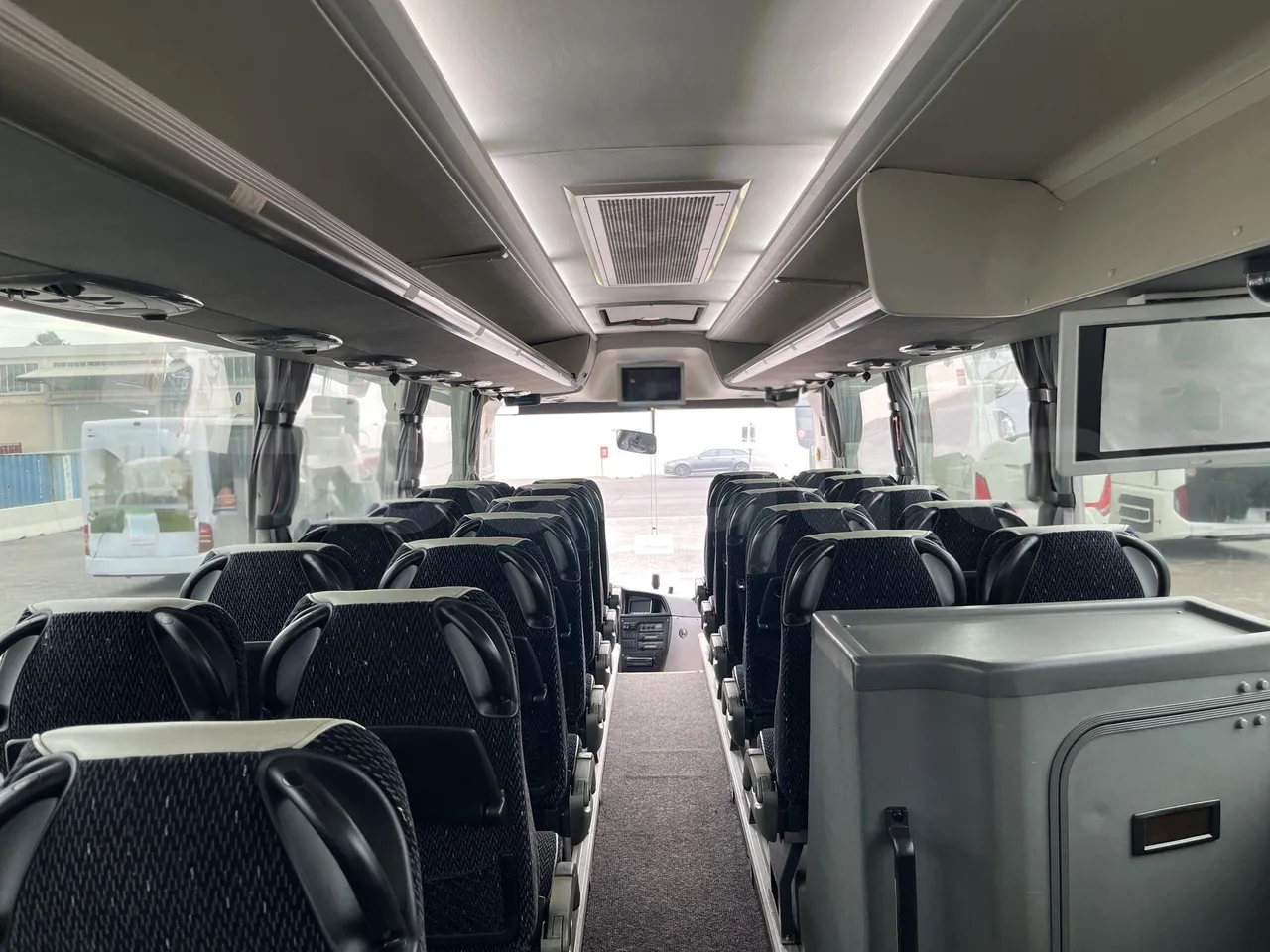 Scania Touring HD - Forward Seats From Middle Position
