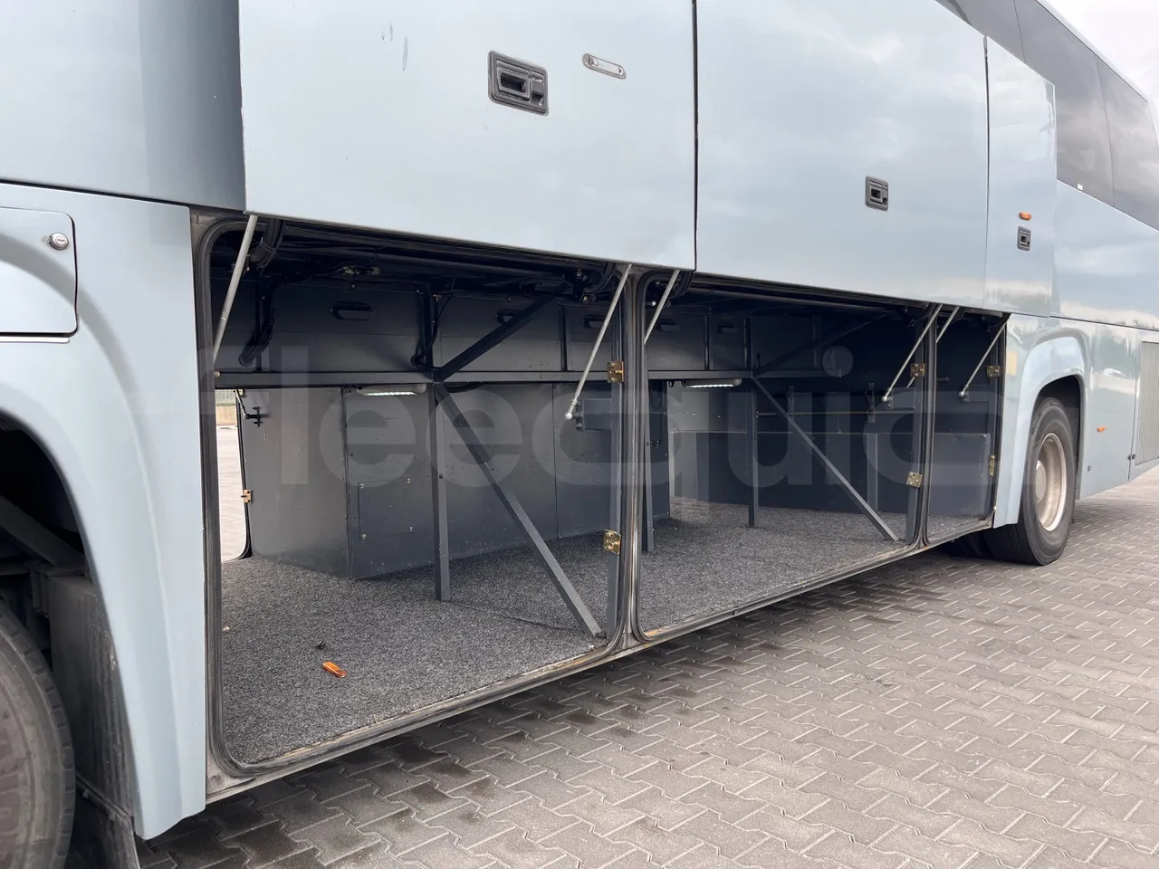 Scania Touring HD - Luggage