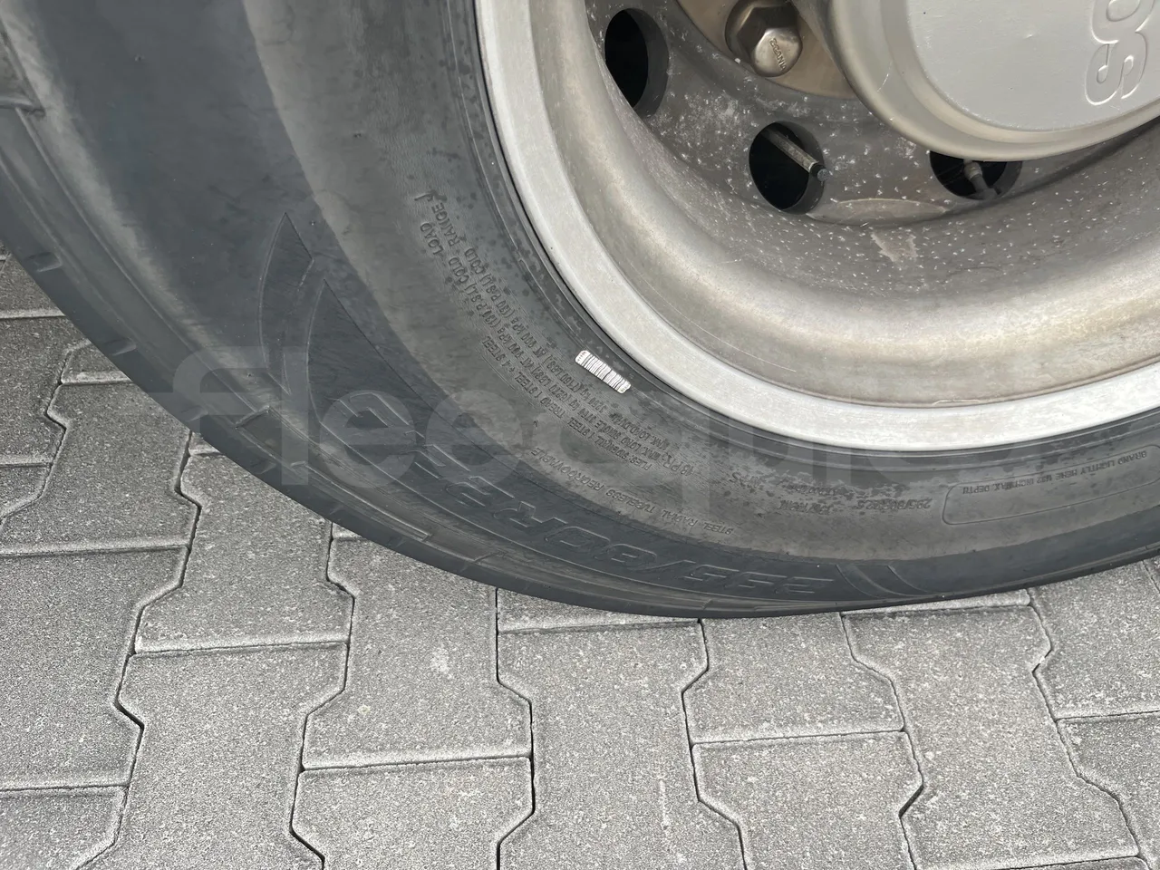 Scania Touring HD - Second Axle Left Side: Tyre Size